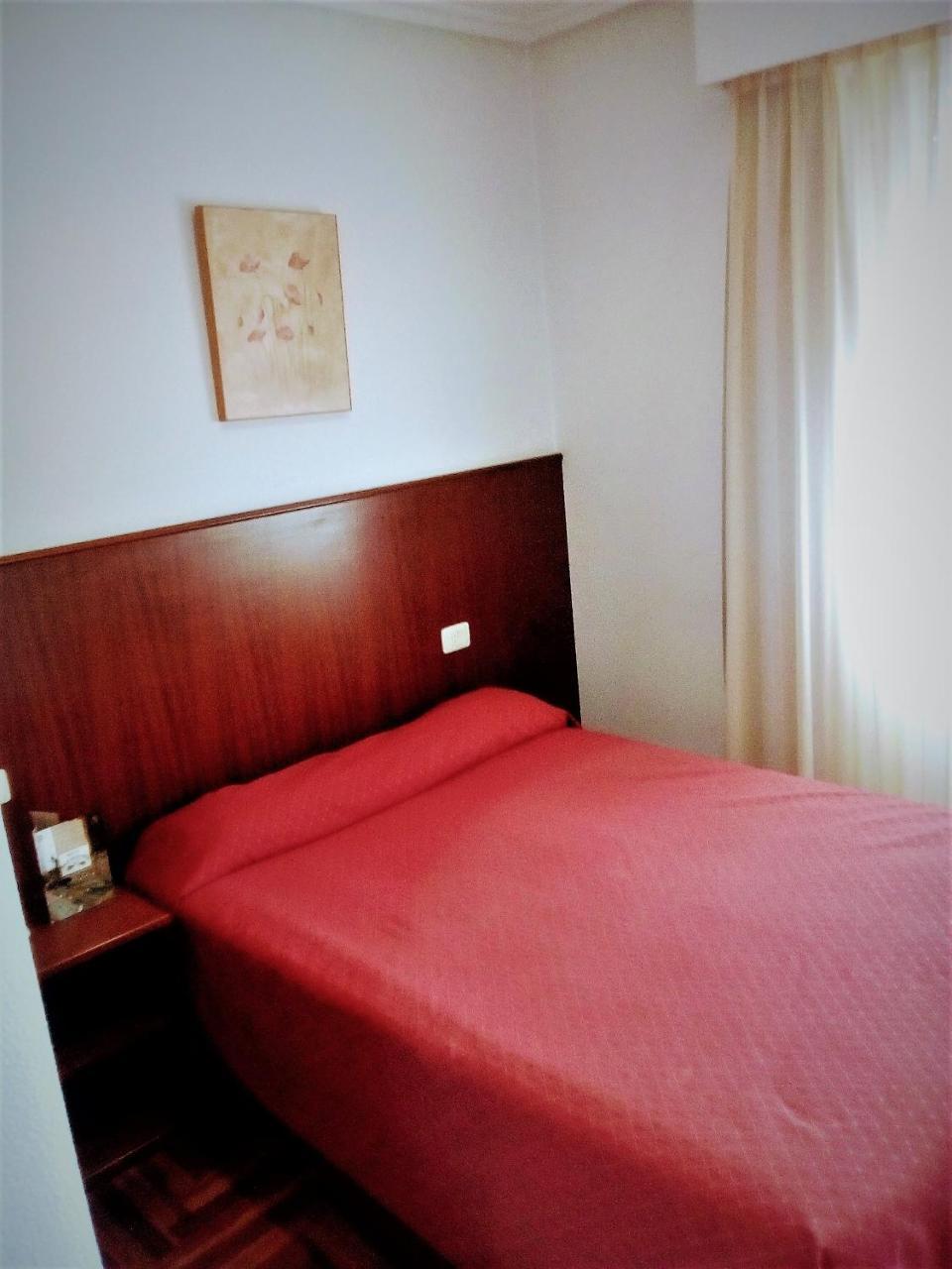 Hotel Os Caracoles Pereiro de Aguiar ภายนอก รูปภาพ