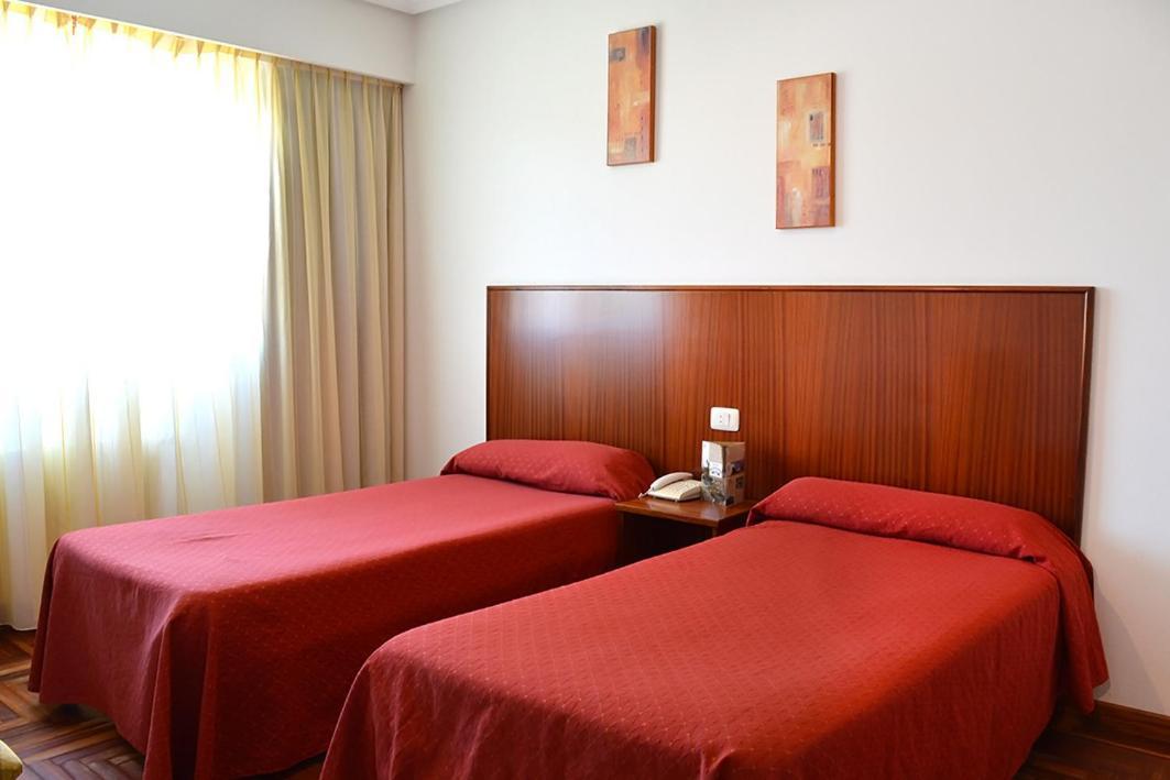 Hotel Os Caracoles Pereiro de Aguiar ภายนอก รูปภาพ