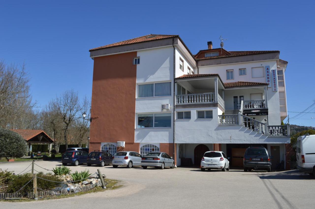 Hotel Os Caracoles Pereiro de Aguiar ภายนอก รูปภาพ