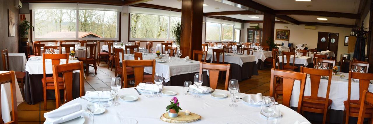 Hotel Os Caracoles Pereiro de Aguiar ภายนอก รูปภาพ