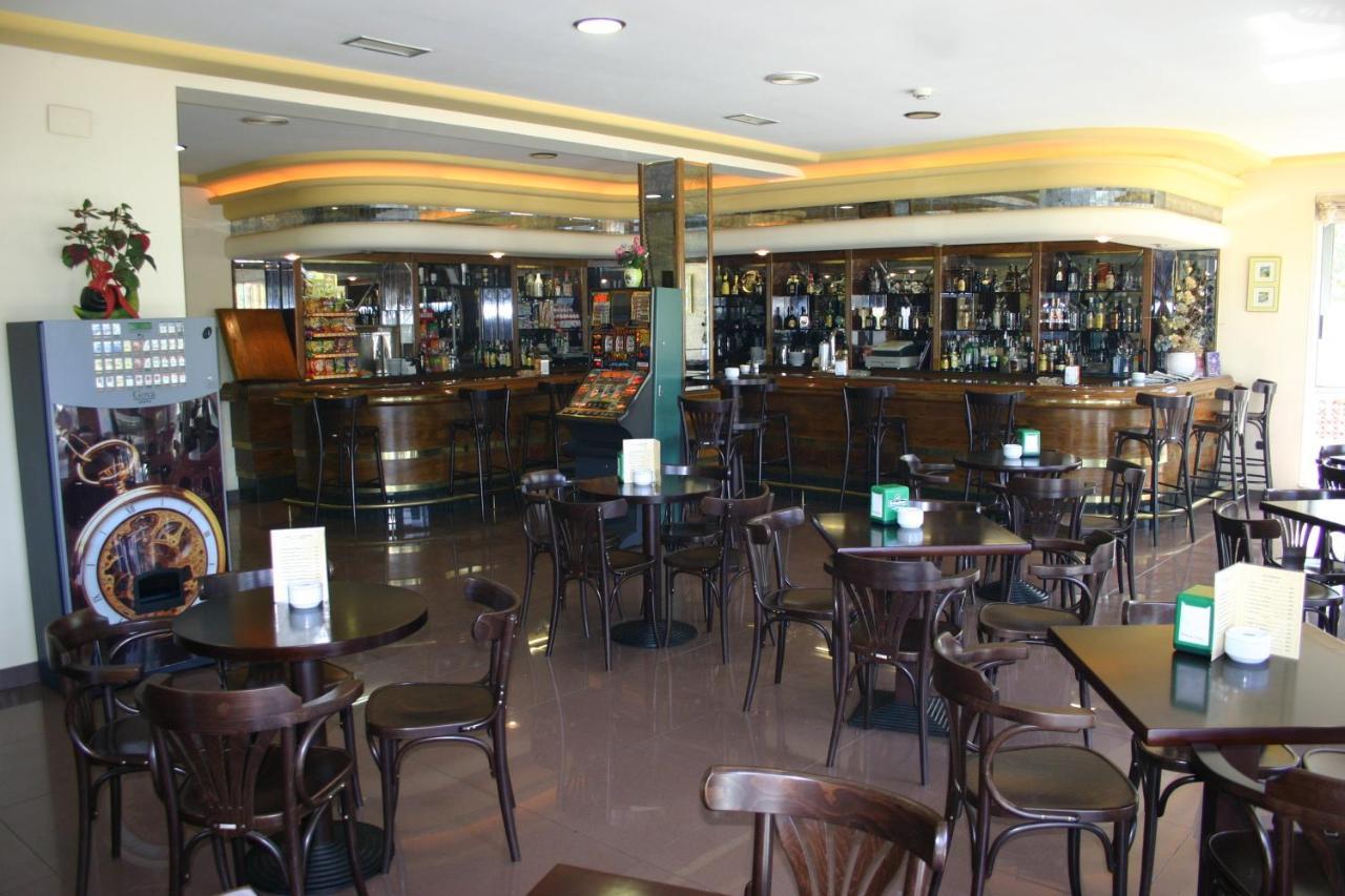 Hotel Os Caracoles Pereiro de Aguiar ภายนอก รูปภาพ
