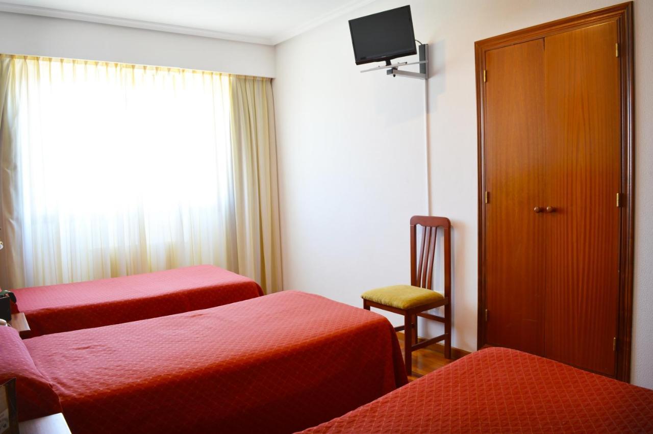Hotel Os Caracoles Pereiro de Aguiar ภายนอก รูปภาพ