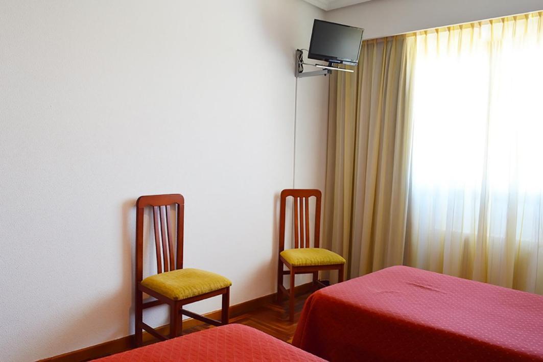 Hotel Os Caracoles Pereiro de Aguiar ภายนอก รูปภาพ