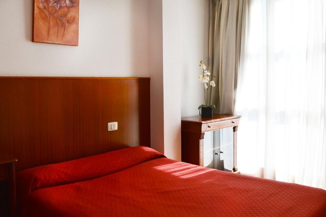 Hotel Os Caracoles Pereiro de Aguiar ภายนอก รูปภาพ